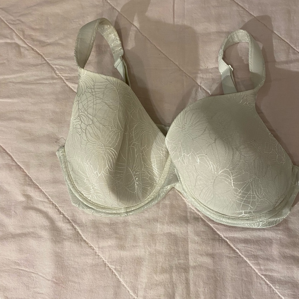 Secret Treasures Bra size 38DDD (FS)